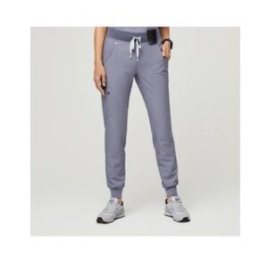 Limited edition color. Medium vapor blue figs bottom. Great condition.